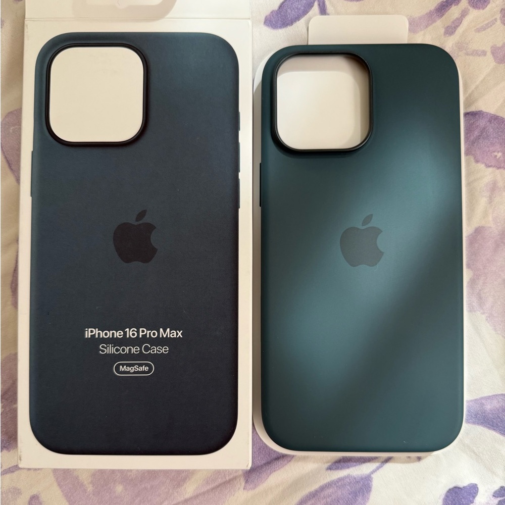 Apple iPhone 16 Pro Max Silicone Case - Lake Green